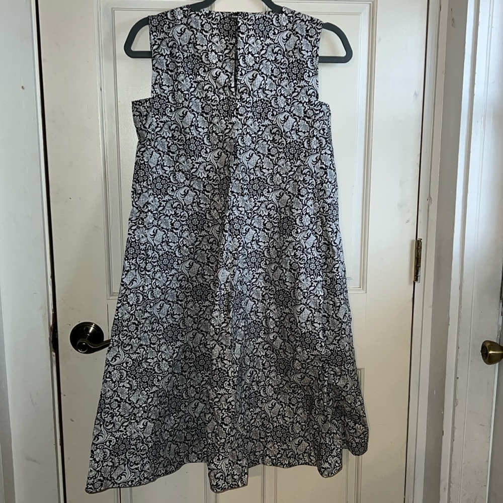Pattern black and white dress